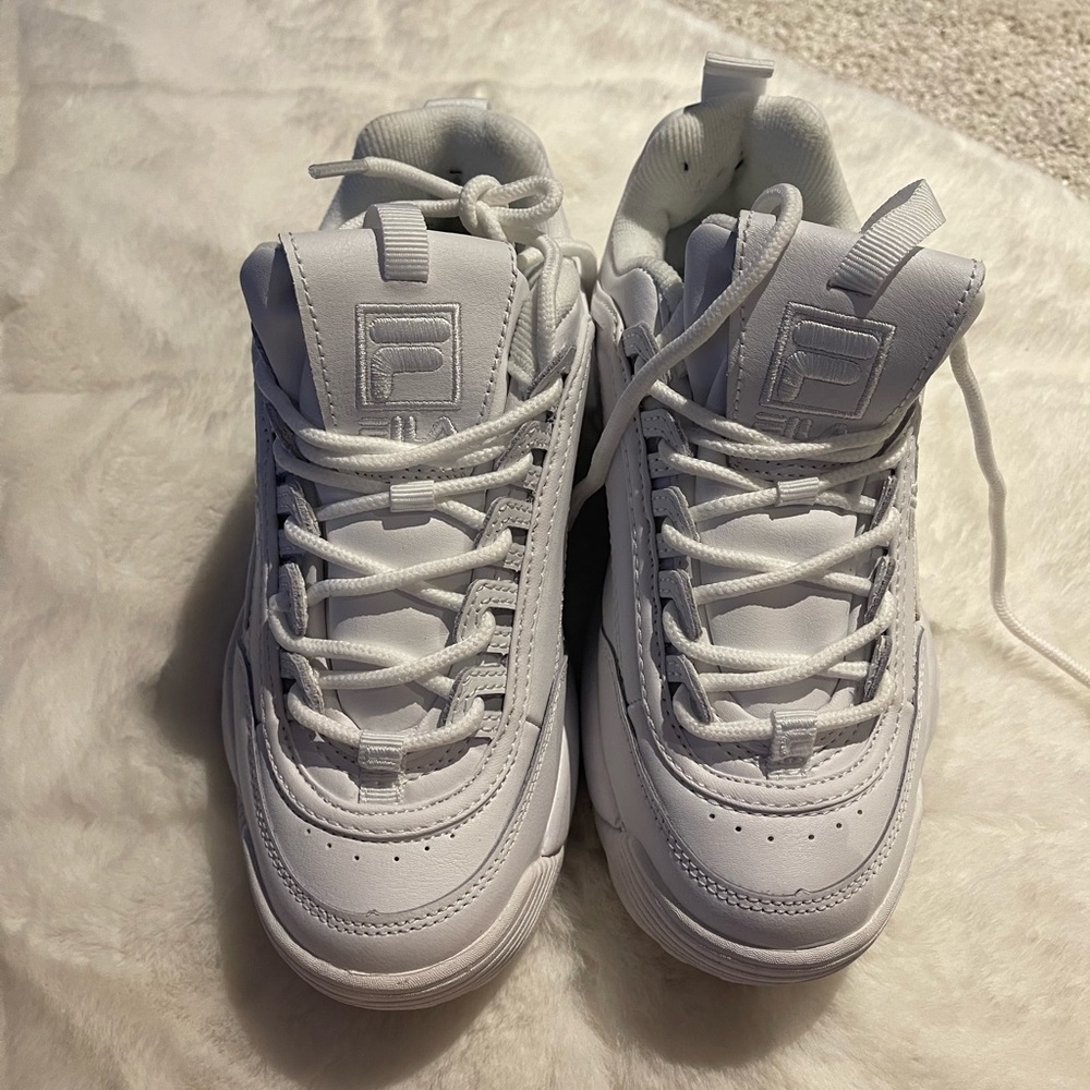 White fila disrupt or ll premium size 6 in women